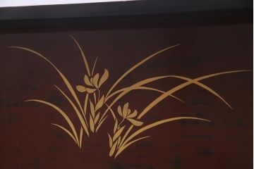 中古　国産　蒔絵　深みのある色味が上品な漆塗りの茶棚(定価75万円)(飾り棚、収納棚)(R-038158)