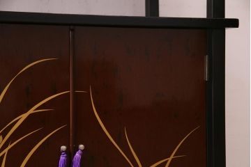 中古　国産　蒔絵　深みのある色味が上品な漆塗りの茶棚(定価75万円)(飾り棚、収納棚)(R-038158)