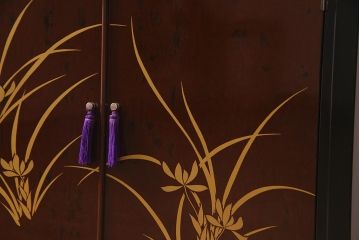 中古　国産　蒔絵　深みのある色味が上品な漆塗りの茶棚(定価75万円)(飾り棚、収納棚)(R-038158)