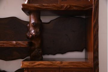 中古　特大　総欅(ケヤキ)玉杢　漆塗り　威風堂々とした佇まいが魅力の飾り棚(茶棚)(定価約350万円)(R-038176)