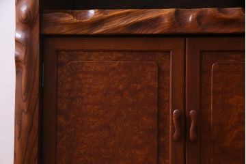 中古　特大　総欅(ケヤキ)玉杢　漆塗り　威風堂々とした佇まいが魅力の飾り棚(茶棚)(定価約350万円)(R-038176)