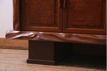 中古　特大　総欅(ケヤキ)玉杢　漆塗り　威風堂々とした佇まいが魅力の飾り棚(茶棚)(定価約350万円)(R-038176)