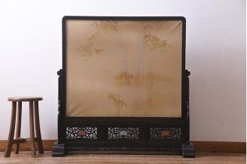 アンティーク家具　黒檀(コクタン)材　漆塗り　透かし彫りが目を引く衝立(パーテーション、仕切り)(R-038177)