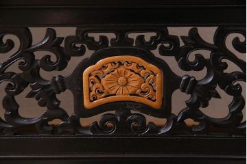 アンティーク家具　黒檀(コクタン)材　漆塗り　透かし彫りが目を引く衝立(パーテーション、仕切り)(R-038177)