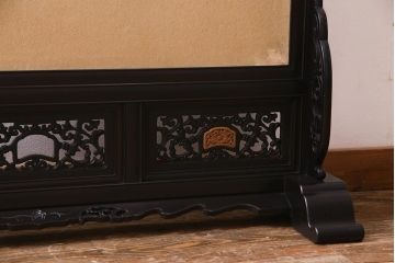 アンティーク家具　黒檀(コクタン)材　漆塗り　透かし彫りが目を引く衝立(パーテーション、仕切り)(R-038177)