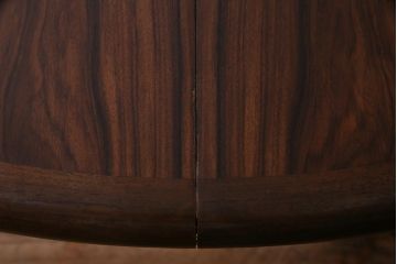 ヴィンテージ家具　北欧ビンテージ　デンマーク製　チーク材・ローズウッド材　上品なラウンドテーブル(ダイニングテーブル)(R-038185)