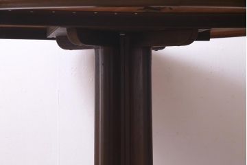 ヴィンテージ家具　北欧ビンテージ　デンマーク製　チーク材・ローズウッド材　上品なラウンドテーブル(ダイニングテーブル)(R-038185)