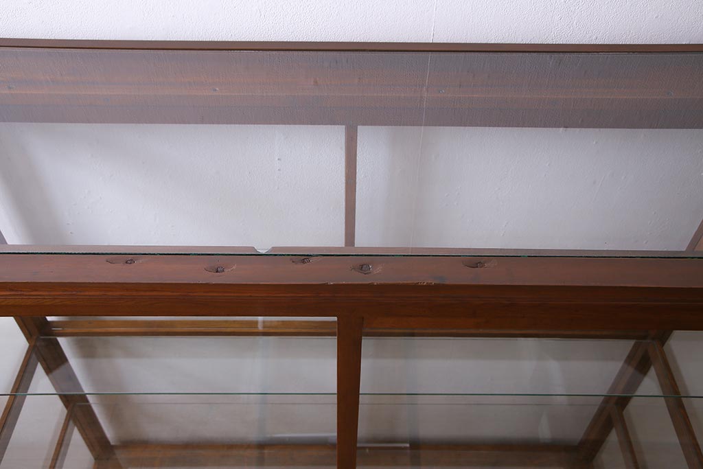 レトロ家具　昭和初期　ヒノキ材　柔らかな木の風合いが魅力のガラスケース(ショーケース、陳列棚)(R-038186)