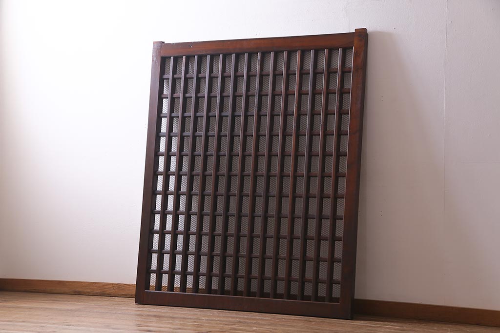 アンティーク建具　明治大正期　亀甲金網　細かなマス目が目を惹く珍しいサイズの格子蔵戸(きつね格子、狐格子、建具、引き戸、玄関戸)(R-038187)