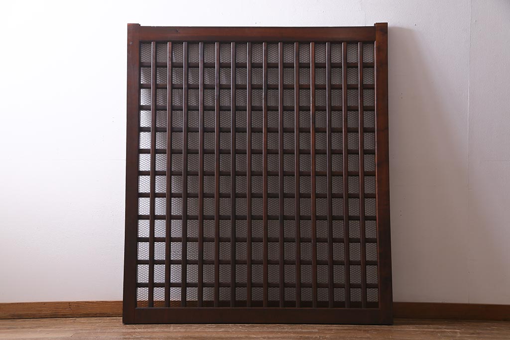 アンティーク建具　明治大正期　亀甲金網　細かなマス目が目を惹く珍しいサイズの格子蔵戸(きつね格子、狐格子、建具、引き戸、玄関戸)(R-038187)