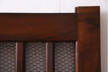 アンティーク建具　明治大正期　亀甲金網　細かなマス目が目を惹く珍しいサイズの格子蔵戸(きつね格子、狐格子、建具、引き戸、玄関戸)(R-038187)