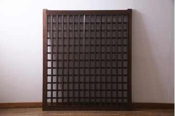 アンティーク建具　明治大正期　亀甲金網　細かなマス目が目を惹く珍しいサイズの格子蔵戸(きつね格子、狐格子、建具、引き戸、玄関戸)(R-038187)