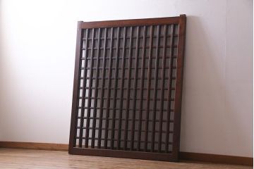 アンティーク建具　明治大正期　亀甲金網　細かなマス目が目を惹く珍しいサイズの格子蔵戸(きつね格子、狐格子、建具、引き戸、玄関戸)(R-038187)
