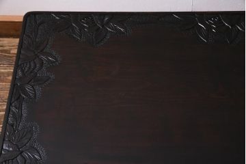 ヴィンテージ家具　伝統工芸　軽井沢彫り　繊細な花の彫刻が目を引く座卓(センターテーブル、ビンテージ)(R-038189)
