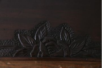 ヴィンテージ家具　伝統工芸　軽井沢彫り　繊細な花の彫刻が目を引く座卓(センターテーブル、ビンテージ)(R-038189)