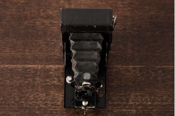 アンティーク雑貨　Kodak(イーストマンコダック)　NO.2 BROWNIE(ブローニー)　クラシックカメラ(蛇腹カメラ)(R-038192)