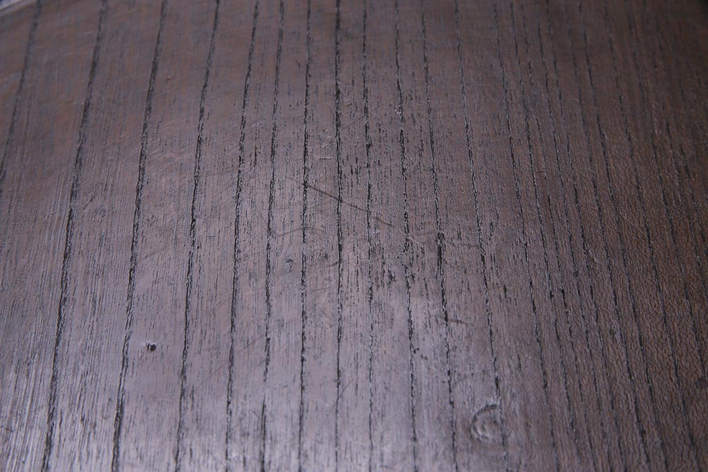 アンティーク雑貨　古民具　ケヤキ材　シンプルなデザインに杢目が映える丸型お盆(R-038194)