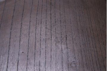アンティーク雑貨　古民具　ケヤキ材　シンプルなデザインに杢目が映える丸型お盆(R-038194)