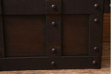 アンティーク雑貨　民芸家具　総ケヤキ材　重厚な雰囲気が魅力的な収納箱(銭箱、千両箱)(R-038197)