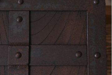 アンティーク雑貨　民芸家具　総ケヤキ材　重厚な雰囲気が魅力的な収納箱(銭箱、千両箱)(R-038197)