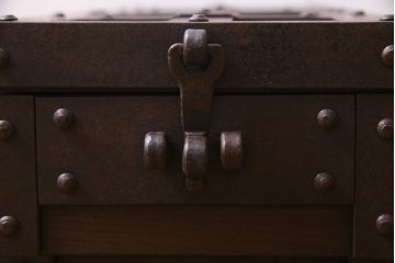 アンティーク雑貨　民芸家具　総ケヤキ材　重厚な雰囲気が魅力的な収納箱(銭箱、千両箱)(R-038197)