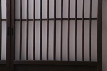 アンティーク建具　和製アンティーク すりガラス　モダンな雰囲気が魅力的なガラス格子戸2枚セット(引き戸、建具)(R-038201)