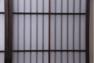 アンティーク建具　和製アンティーク すりガラス　モダンな雰囲気が魅力的なガラス格子戸2枚セット(引き戸、建具)(R-038201)