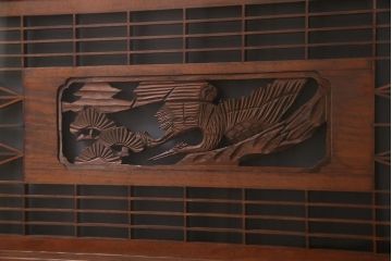 アンティーク建具　繊細な組子と鶴と松の彫刻が見事な欄間(明り取り、両面ガラス)(R-038206)