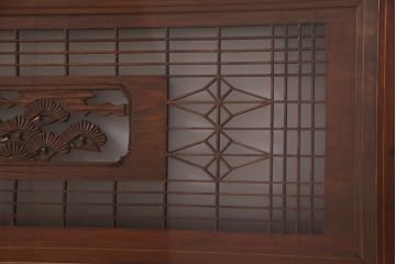 アンティーク建具　繊細な組子と鶴と松の彫刻が見事な欄間(明り取り、両面ガラス)(R-038206)
