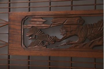 アンティーク建具　繊細な組子と鶴と松の彫刻が見事な欄間(明り取り、両面ガラス)(R-038206)