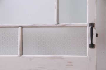 アンティーク建具　ペイント　当店オリジナルガラス入り　明るいカラーが魅力の木製ドア(扉、建具)(R-038208)
