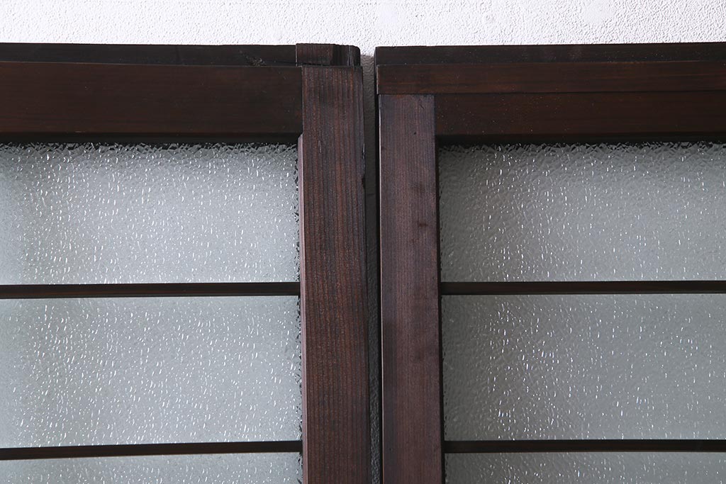 アンティーク建具　腰板ケヤキ材　ダイヤガラス入り　珍しい桟のデザインのガラス戸2枚セット(引き戸、建具)(R-038209)