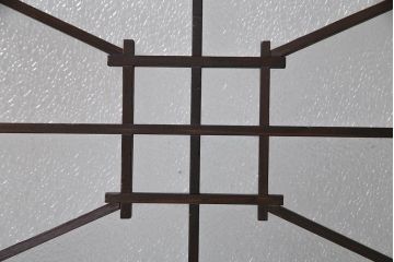 アンティーク建具　腰板ケヤキ材　ダイヤガラス入り　珍しい桟のデザインのガラス戸2枚セット(引き戸、建具)(R-038209)