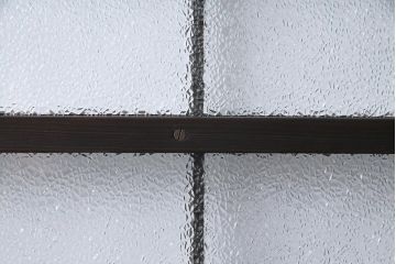 アンティーク建具　腰板ケヤキ材　ダイヤガラス入り　珍しい桟のデザインのガラス戸2枚セット(引き戸、建具)(R-038209)