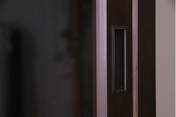 ラフジュ工房オリジナル　ヒノキ無垢材・ヒバ材　当店オリジナルガラス　ノスタルジックな雰囲気漂う重ね戸棚(食器棚、収納棚)(R-038213)
