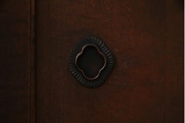アンティーク家具　和製アンティーク　古民具　ヒノキ材　隠し付き!すっきりとした佇まいが魅力の関西帳場箪笥(時代箪笥、引き出し)(R-038219)