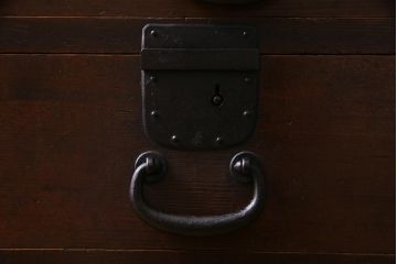 アンティーク家具　和製アンティーク　古民具　ヒノキ材　隠し付き!すっきりとした佇まいが魅力の関西帳場箪笥(時代箪笥、引き出し)(R-038219)