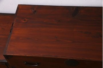 アンティーク家具　和製アンティーク　上手物　前面・共縁ケヤキ材　象嵌金具　漆塗りが美しい上品な重ね箪笥(衣装箪笥、和タンス)(R-038220)