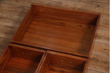 新古品　民芸家具　ニレ無垢材　重厚感と上品さを醸し出す水屋箪笥・上(収納棚、和箪笥、キャビネット)(R-038221)