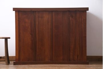 新古品　民芸家具　ニレ無垢材　重厚感と上品さを醸し出す水屋箪笥・上(収納棚、和箪笥、キャビネット)(R-038221)