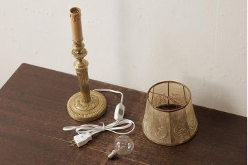 アンティーク照明　フランスアンティーク　真鍮製　上品なデザインのテーブルランプ(スタンドライト、卓上照明)(R-038224)