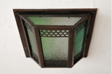 アンティーク雑貨　和製アンティーク　当時物色ガラス入り　レトロモダンな壁掛け照明カバー(ウォールランプカバー、門灯・玄関灯)(R-038225)