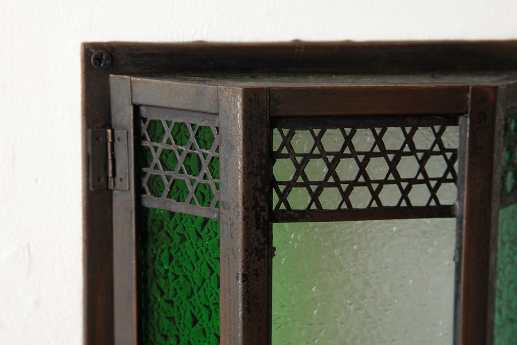 アンティーク雑貨　和製アンティーク　当時物色ガラス入り　レトロモダンな壁掛け照明カバー(ウォールランプカバー、門灯・玄関灯)(R-038225)