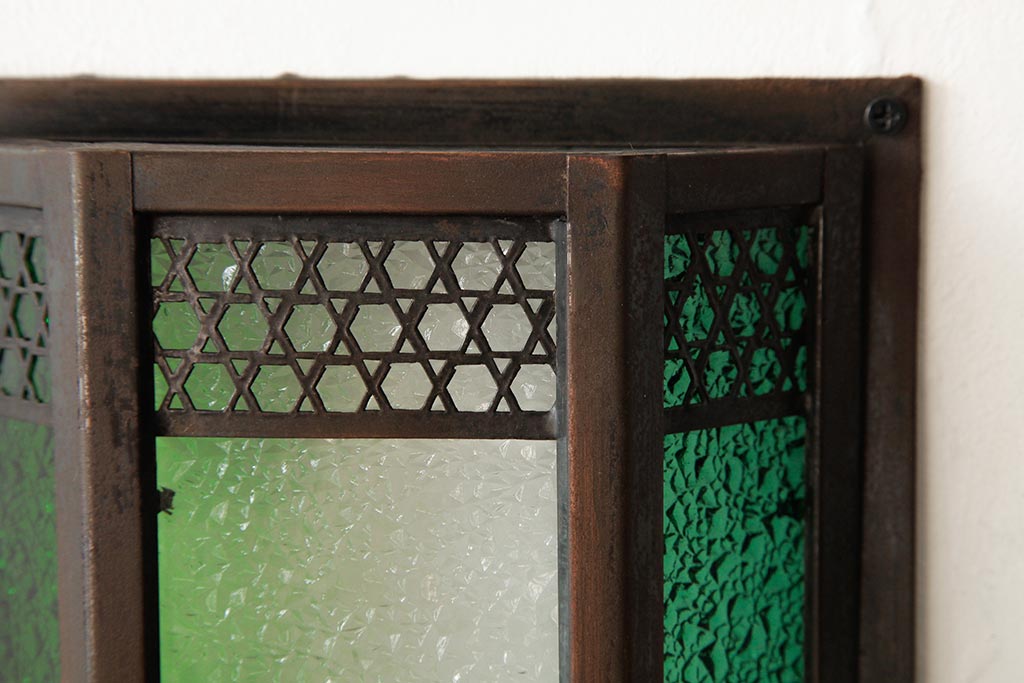 アンティーク雑貨　和製アンティーク　当時物色ガラス入り　レトロモダンな壁掛け照明カバー(ウォールランプカバー、門灯・玄関灯)(R-038225)