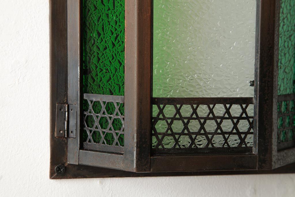 アンティーク雑貨　和製アンティーク　当時物色ガラス入り　レトロモダンな壁掛け照明カバー(ウォールランプカバー、門灯・玄関灯)(R-038225)