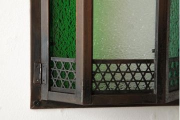 アンティーク雑貨　和製アンティーク　当時物色ガラス入り　レトロモダンな壁掛け照明カバー(ウォールランプカバー、門灯・玄関灯)(R-038225)