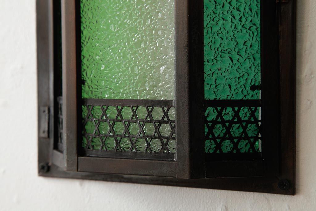 アンティーク雑貨　和製アンティーク　当時物色ガラス入り　レトロモダンな壁掛け照明カバー(ウォールランプカバー、門灯・玄関灯)(R-038225)