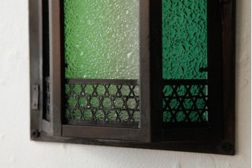 アンティーク雑貨　和製アンティーク　当時物色ガラス入り　レトロモダンな壁掛け照明カバー(ウォールランプカバー、門灯・玄関灯)(R-038225)