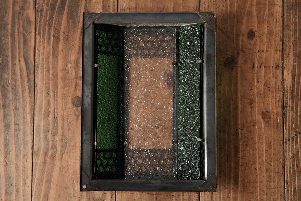 アンティーク雑貨　和製アンティーク　当時物色ガラス入り　レトロモダンな壁掛け照明カバー(ウォールランプカバー、門灯・玄関灯)(R-038225)