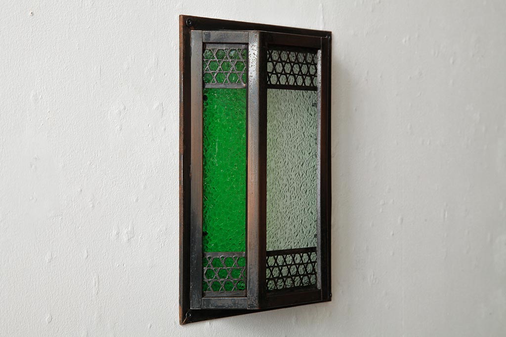 アンティーク雑貨　和製アンティーク　当時物色ガラス入り　レトロモダンな壁掛け照明カバー(ウォールランプカバー、門灯・玄関灯)(R-038226)